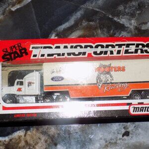 Alan Kulwicki #7 Hooters Racing 1991 Matchbox Super Star Transporters NEW